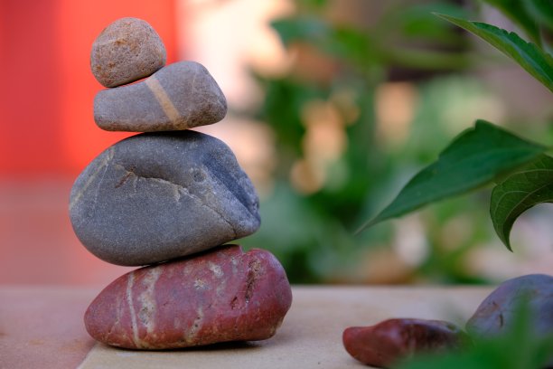 石头的排列，平衡的象征图片下载