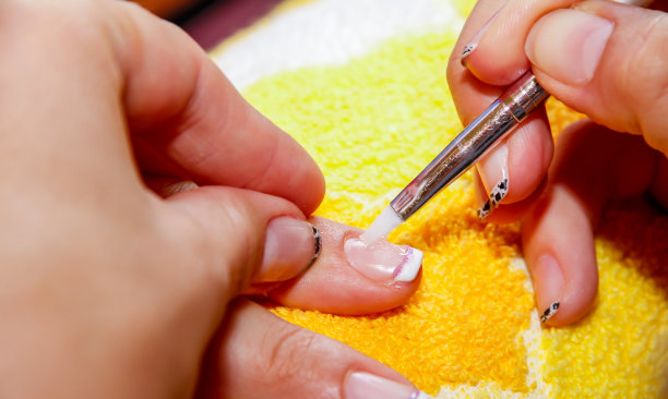 修指甲的过程图片下载