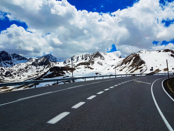 Pyrinees 2002年。Pyrenees。图片下载