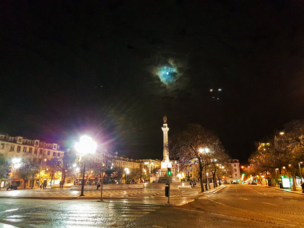 罗西奥广场-里斯本，葡萄牙-晚上图片下载