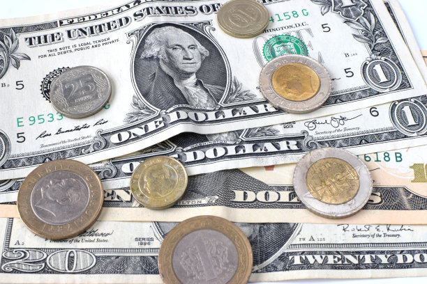 土耳其里拉兑美元。廉价的石油。图片下载