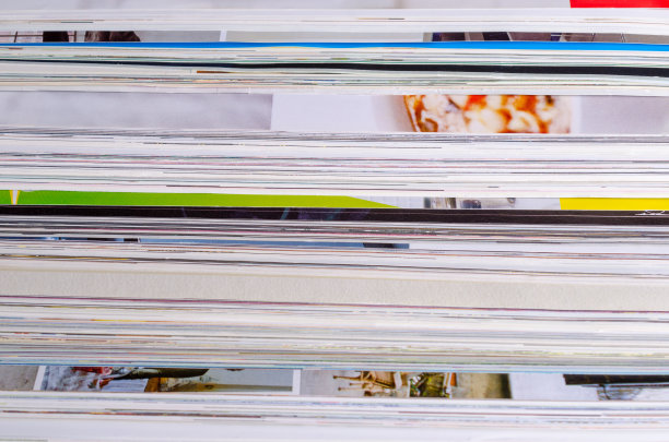 特写背景的一堆杂志。图片下载