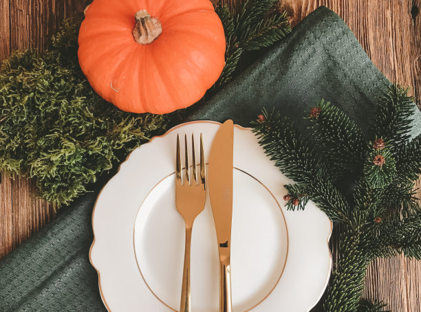 秋季餐桌上的南瓜图片下载