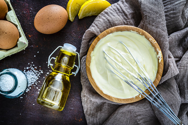 准备自制的蛋黄酱图片下载