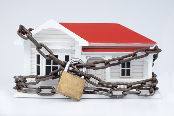 锁定:隔离或居家拘留的概念与新西兰别墅风格的房子模式图片下载