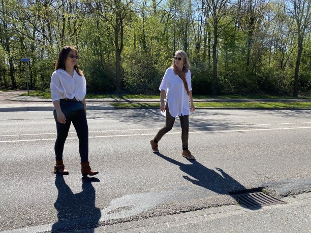 保持安全距离图片下载