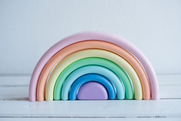 彩虹是用天然木材制成的。图片下载