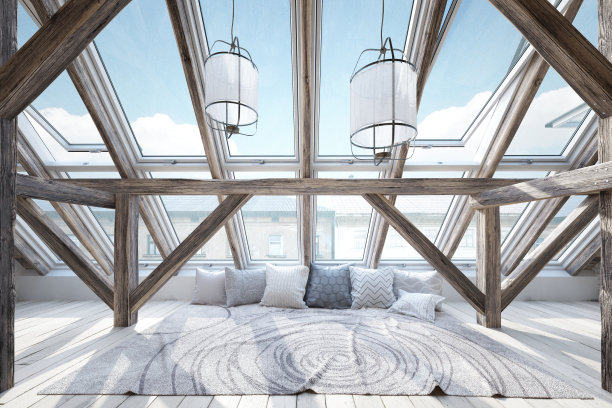 开放空间的阁楼内部与木梁结构和巨大的窗户图片下载