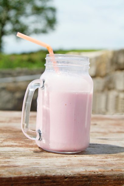 草莓奶昔图片下载