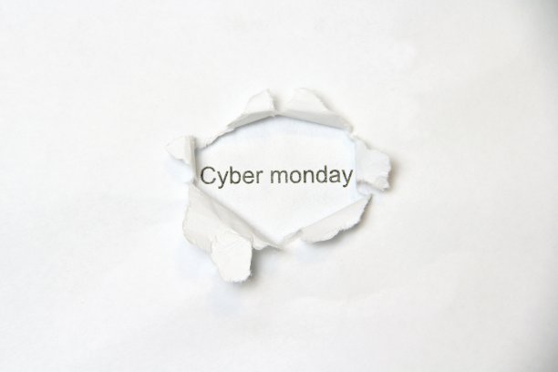 字在白色孤立的背景通过伤口孔在纸上图片下载