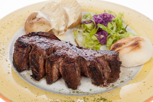 烤牛排配蒸土豆图片下载