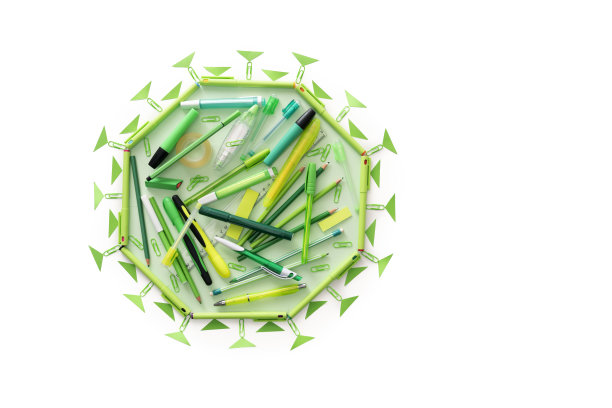 2019冠状病毒感染的教育灵感与学校物品的静物生活图片下载