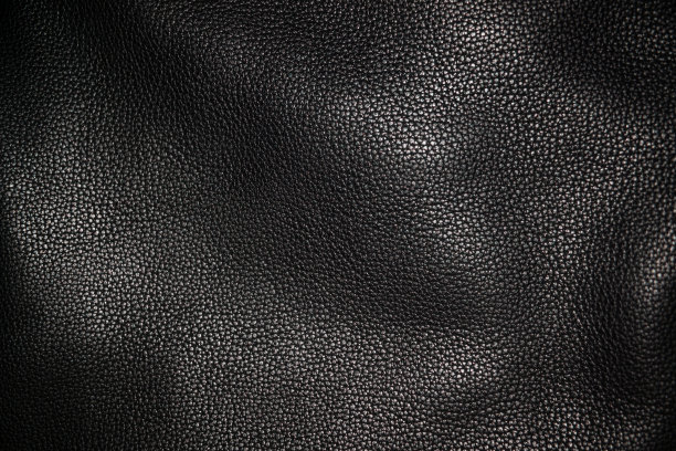 黑色背景的皮革纹理图片下载