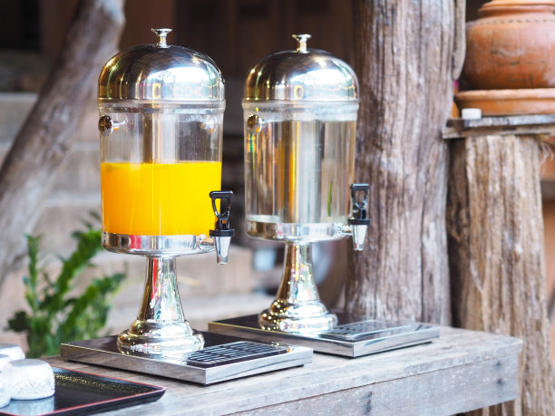 果汁和水容器图片下载