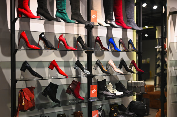 精品女人的鞋子。2019年10月11日，德国杜塞尔多夫鞋类大拍卖图片下载