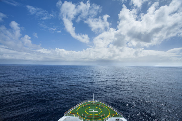 游轮的船头图片下载