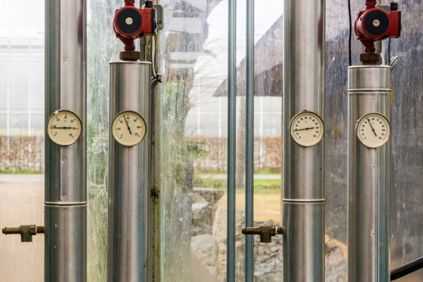 配有热压计的管道，现代化的工业设备图片下载