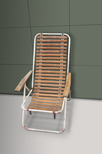 街道上的中国传统竹椅图片下载