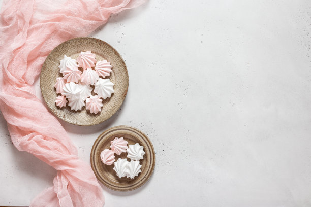 带蛋白霜的静物画图片下载