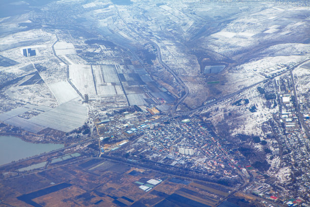 田野上的第一场雪图片下载