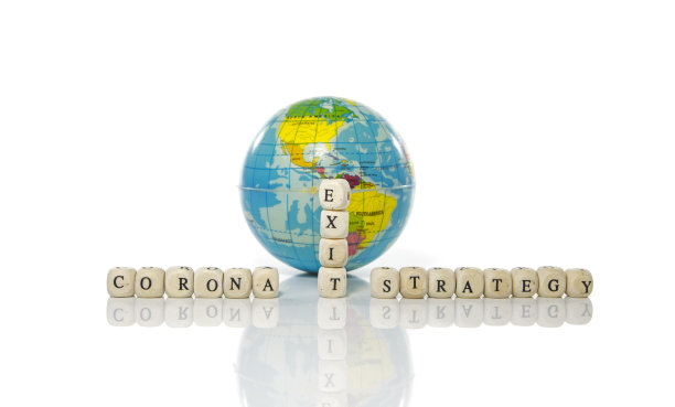 电晕退出策略的文本与地球图片下载