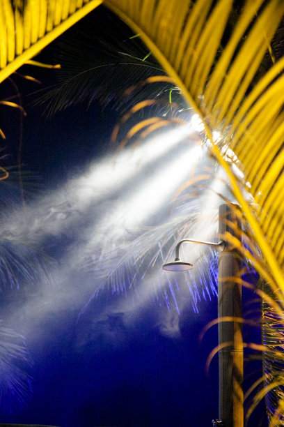 晚上洗澡图片下载