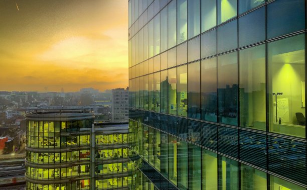 戏剧性的城市日出或日落图片下载