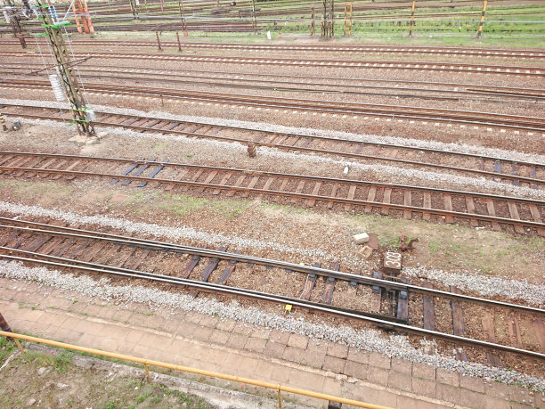 铁轨图片下载