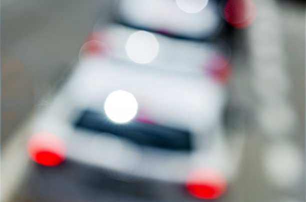 道路上的汽车作为背景图片下载