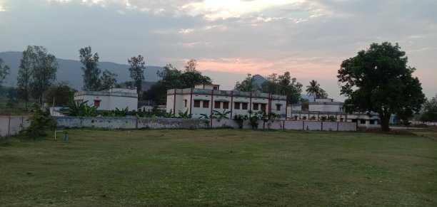 教育界后方的夜空夜景。图片下载