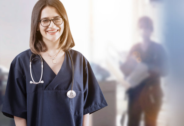 女医生站在医院里图片下载