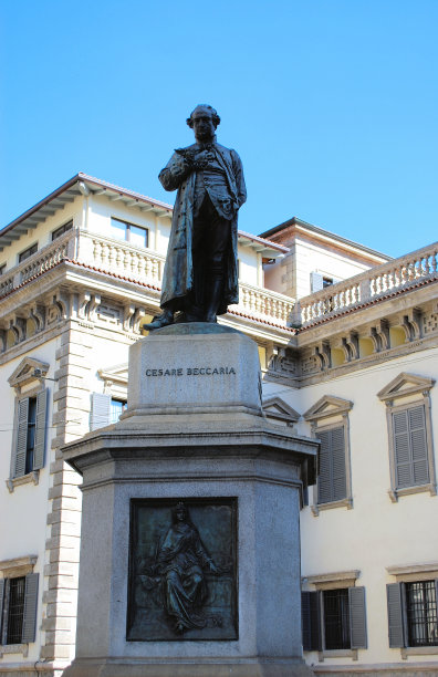 凯撒贝卡利亚纪念碑(意大利米兰)图片下载