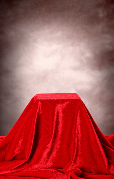 空红色天鹅绒基座与复制空间的产品展示图片下载