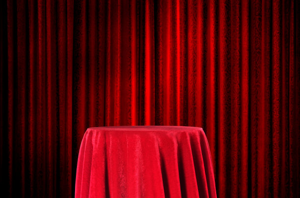 空红色天鹅绒基座与复制空间的产品展示图片下载