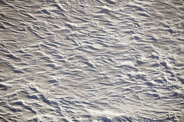 在干净的沙滩上的风吹自然模式图片下载