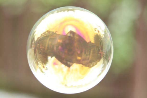 透明的肥皂泡。图片下载