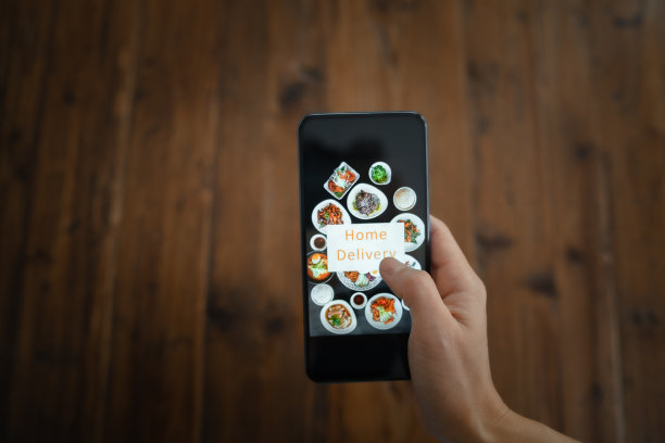 订餐送货上门。图片下载