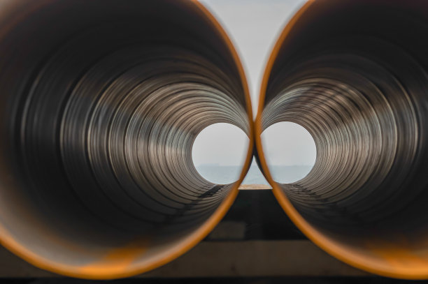 隧道的尽头有一盏灯图片下载