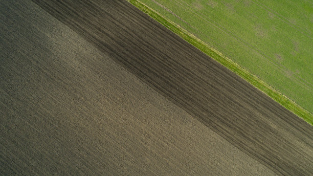 摘要农业田野春季鸟瞰图图片下载