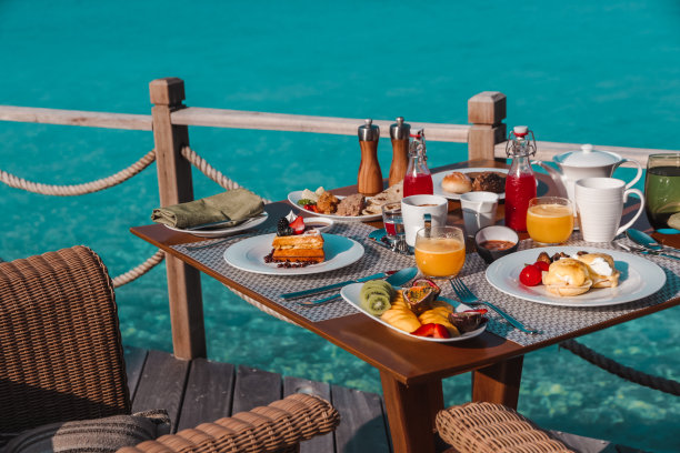 马尔代夫海边豪华早餐图片下载