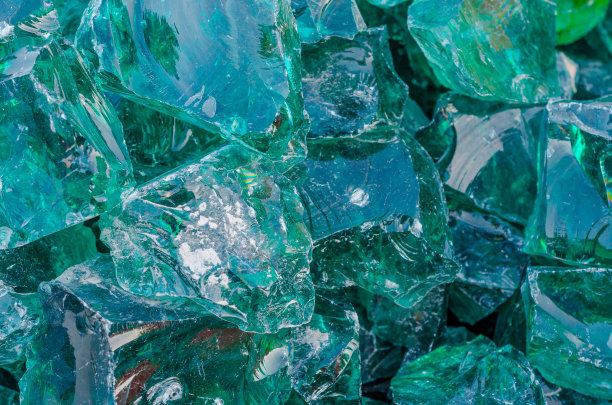 玻璃装饰石材，园林装饰玻璃，景观设计。闪亮的石头背景图片下载