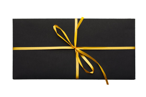 黑色的信封与金色的弓，孤立在白色图片下载