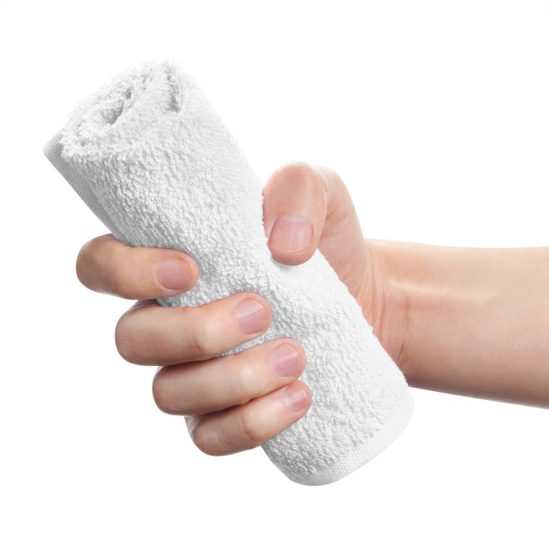 手拿白毛巾，孤立在白色背景上图片下载