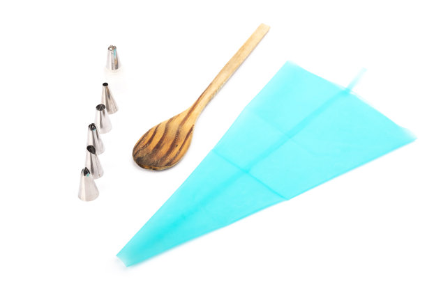 白色背景上的糕点包和糕点配件图片下载