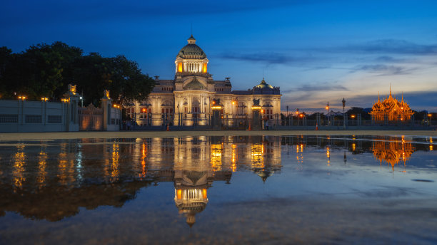 阿南塔·萨马洪王座大厅，泰国唯一的大理石王座，是一个受欢迎的旅游景点，外国游客来泰国曼谷看美丽。图片下载