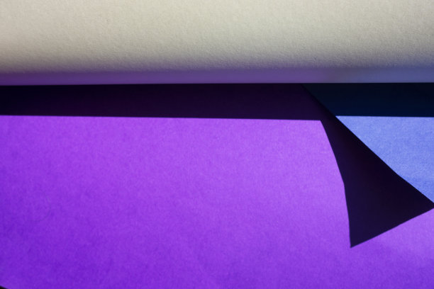 多色曲面纸背景。艺术创意背景摄影。图片下载