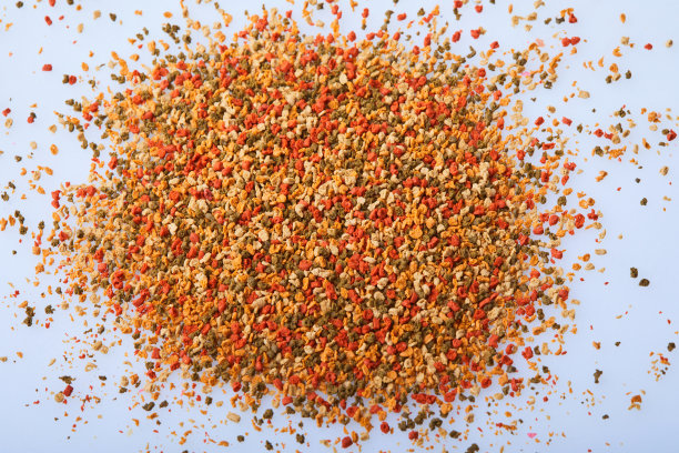 干彩色复合鱼饲料颗粒图片下载