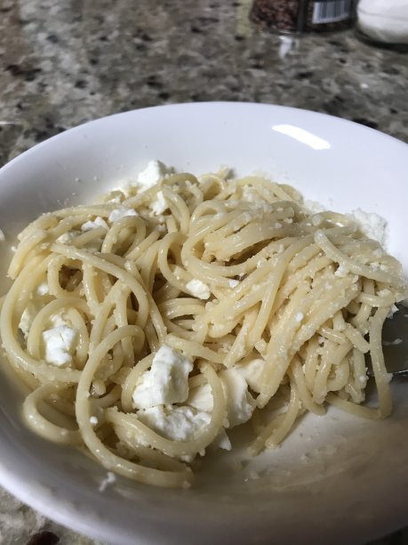 意大利面和羊乳酪图片下载