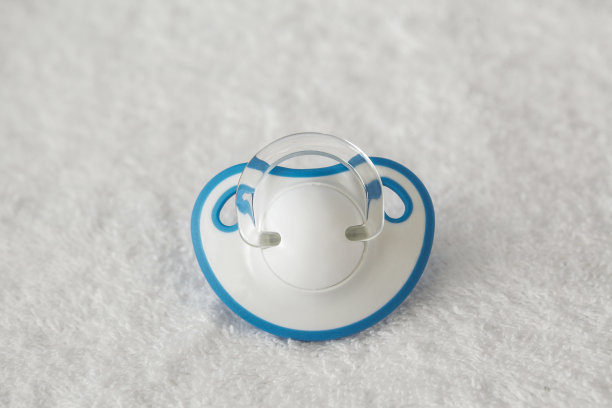 一个蓝色的奶嘴宝宝图片下载