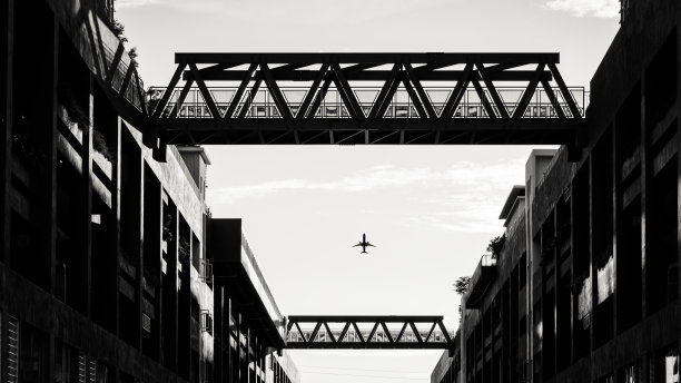 黑白街道照片图片下载